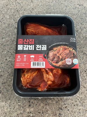 1등급 이상의 한돈 갈비를 사용한 “산더미 물갈비 전골”