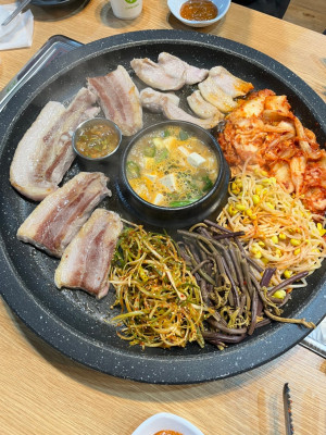 송파구 거여동 삼겹살, 육회도 맛있는 성내천 맛집 '강남생고기 성내천점'