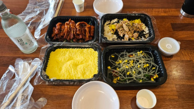 신현동 매운닭발 맛집 참숯 구이로 불향 예술인 '낮술의 여왕'