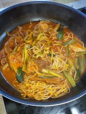 [밀키트] 이제 집에서도 먹을 수 있는 '중산집 전주물갈비 전골'