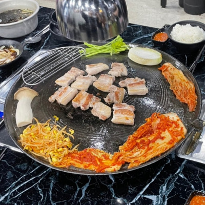 동대동맛집 숙성고기가 일품인 솥뚜껑 삼겹살 돈꼬 1997