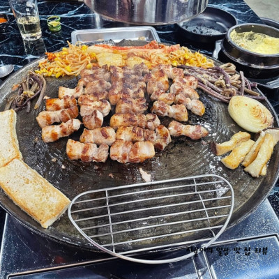 동대동고깃집 솥뚜껑에 구워 숙성 삼겹살의 맛을 제대로 볼 수 있는 돈꼬1997