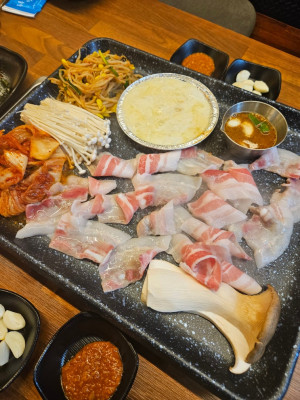 [윤가네흑돼지대패삼겹살 제주함덕흑돼지] 함덕해수욕장 흑돼지맛집 100%제주산 돼지고기