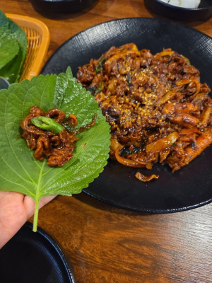 김해율하맛집 부원닭발 율하점｜연탄불향에 취하는 진짜 닭발 맛집