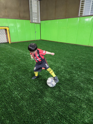 이두철축구클럽 날씨 걱정 없이 실력까지 키우는 체계적인 축구 아카데미